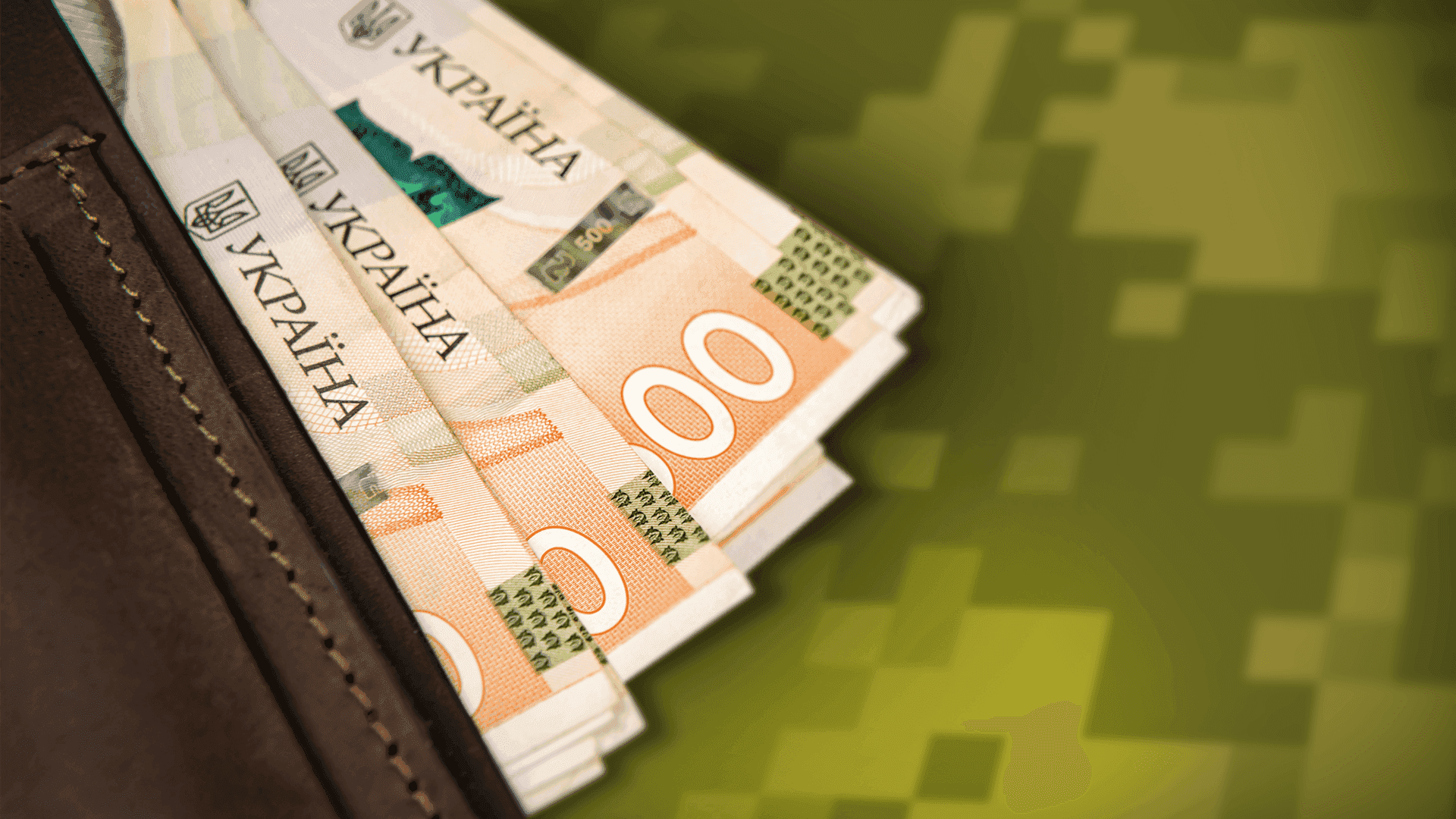 На фото зображено гаманець, в якому лежать купюри по 100 грн
