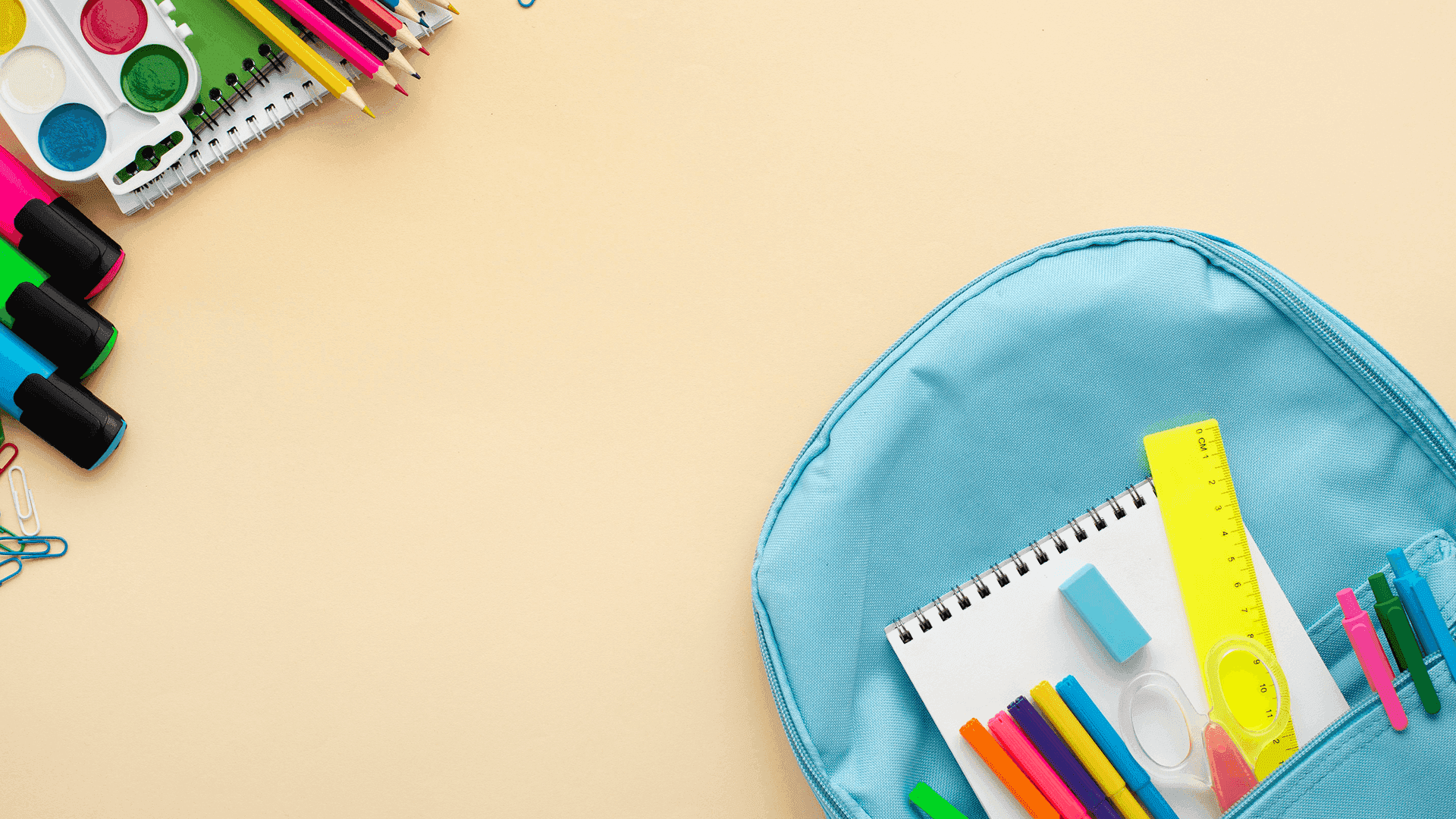 На фото шкільний рюкзак з різним шкільним приладдям На фото шкільний рюкзак з різним шкільним приладдям